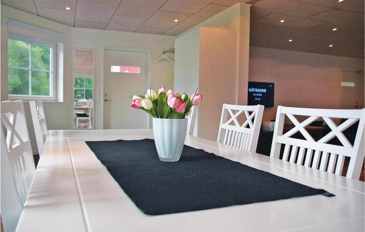 2 Bedroom Cozy Apartment In Habo Mullsjo Exterior photo